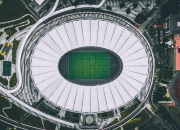 开云下载-绝杀时刻，红牛铁骑撕裂黄昏，阿隆索的火焰点燃赛场灵魂