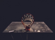 开云体育直播-塞恩斯惊艳四座，威廉姆斯绝杀哈斯，F1赛场上的冰与火之歌