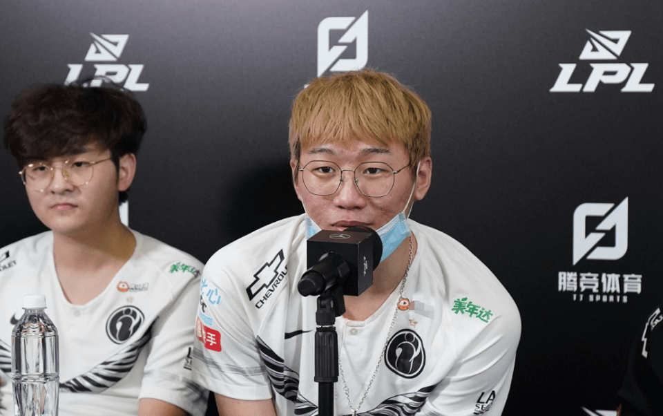 CLG鏖战IG,Selfmade送出助攻 CLG鏖战IG,Selfmade送出助攻