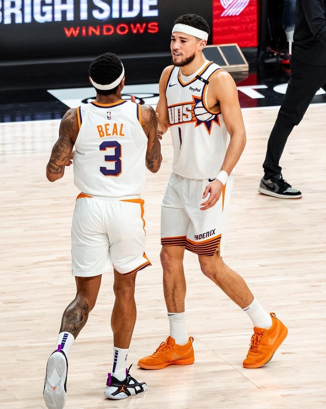 凯尔特人B队碾压勇士,布克绝境逆转的简单介绍 凯尔特人B队碾压勇士,布克绝境逆转的简单介绍