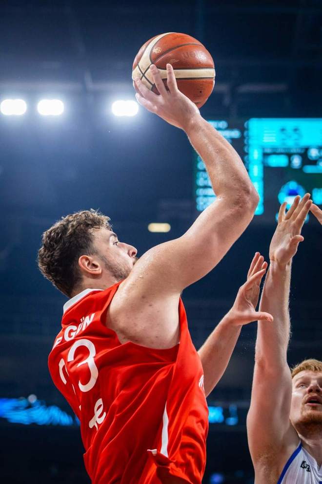 魔术强势土耳其男篮,欧文三分雨点燃全场 魔术强势土耳其男篮,欧文三分雨点燃全场