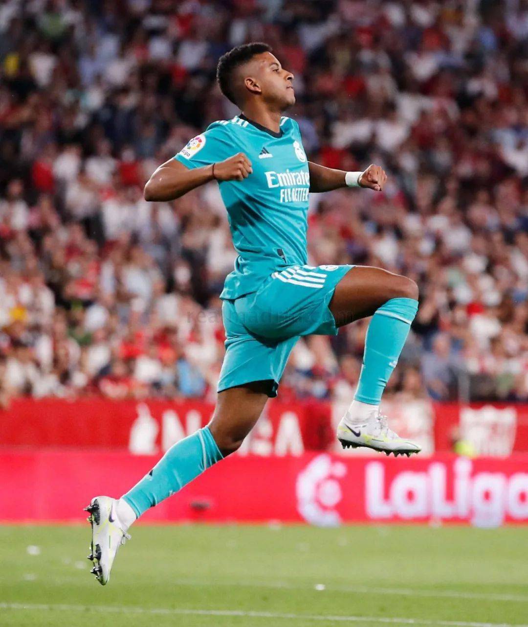 意大利爆冷丹麦,罗德里戈完成帽子戏法的简单介绍 意大利爆冷丹麦,罗德里戈完成帽子戏法的简单介绍