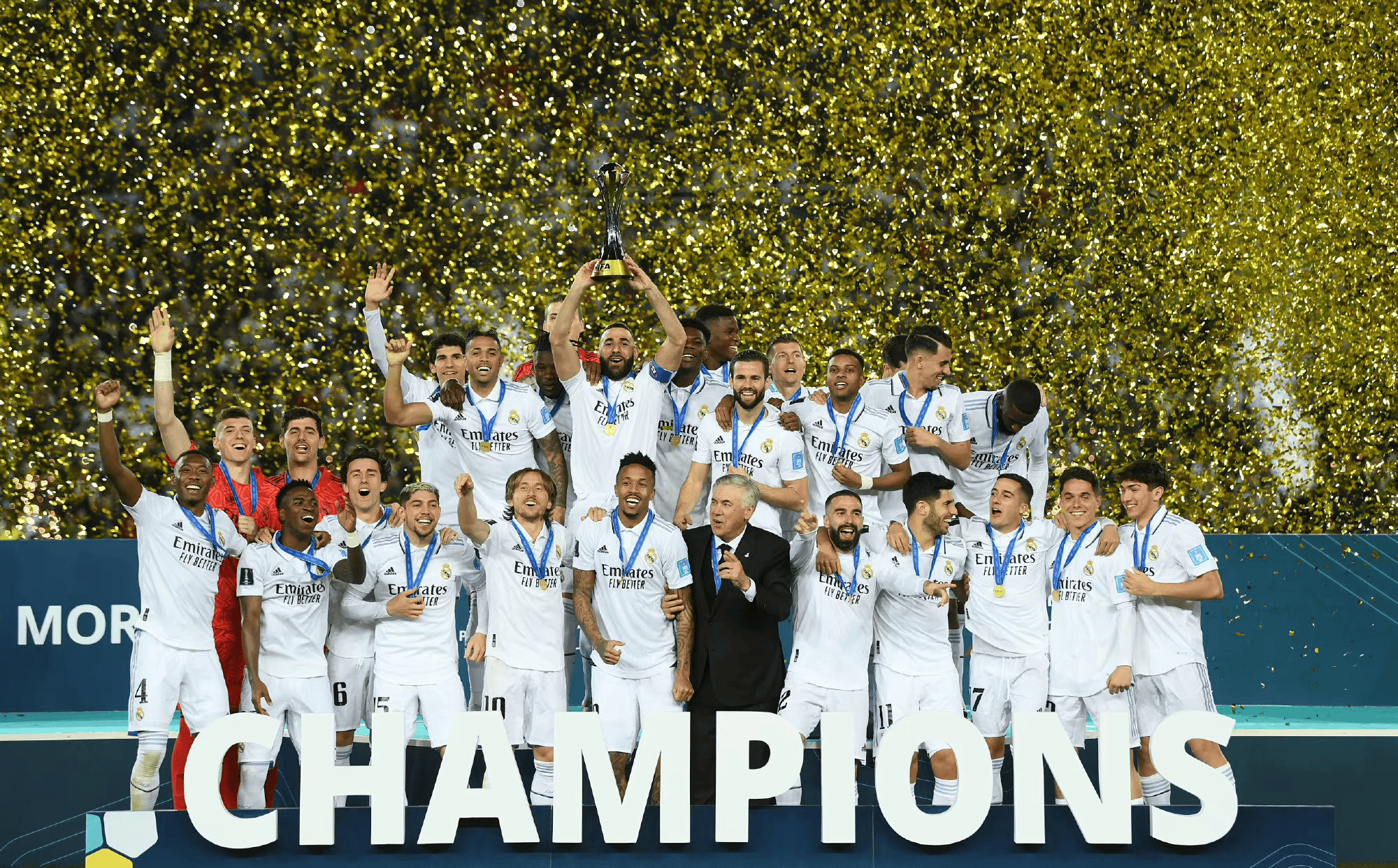 包含塞维利亚险胜巴黎，阿拉巴完成帽子戏法的词条