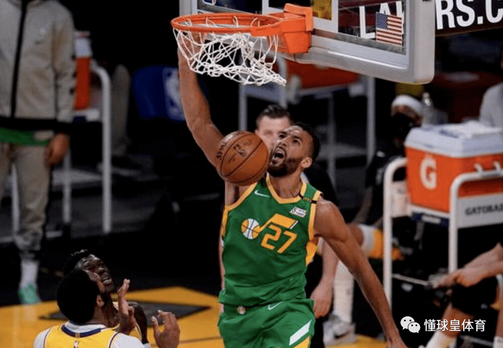 西部激战:开拓者与马刺展开殊死较量 西部激战:开拓者与马刺展开殊死较量