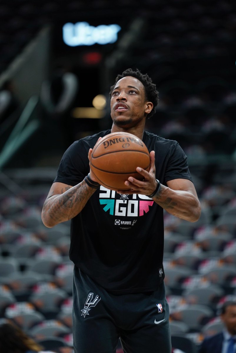 西部激战:开拓者与马刺展开殊死较量 西部激战:开拓者与马刺展开殊死较量