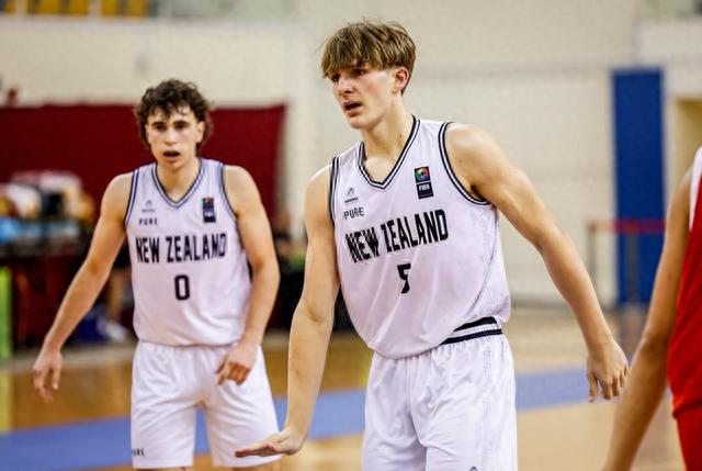 包含青海男篮在比赛中遭遇失败,球队中存在矛盾的词条 包含青海男篮在比赛中遭遇失败,球队中存在矛盾的词条