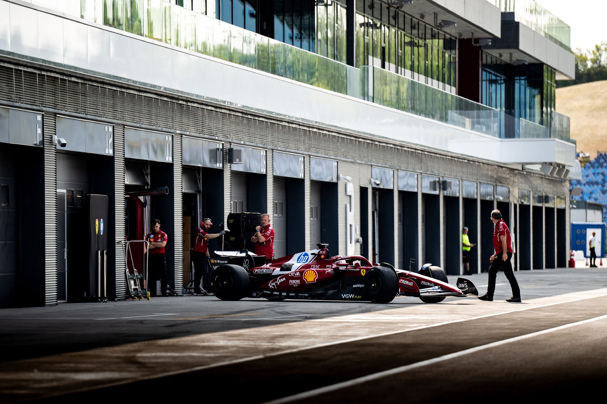 关于哈斯车队逆转红牛车队,勒克莱尔统治全场的信息 关于哈斯车队逆转红牛车队,勒克莱尔统治全场的信息