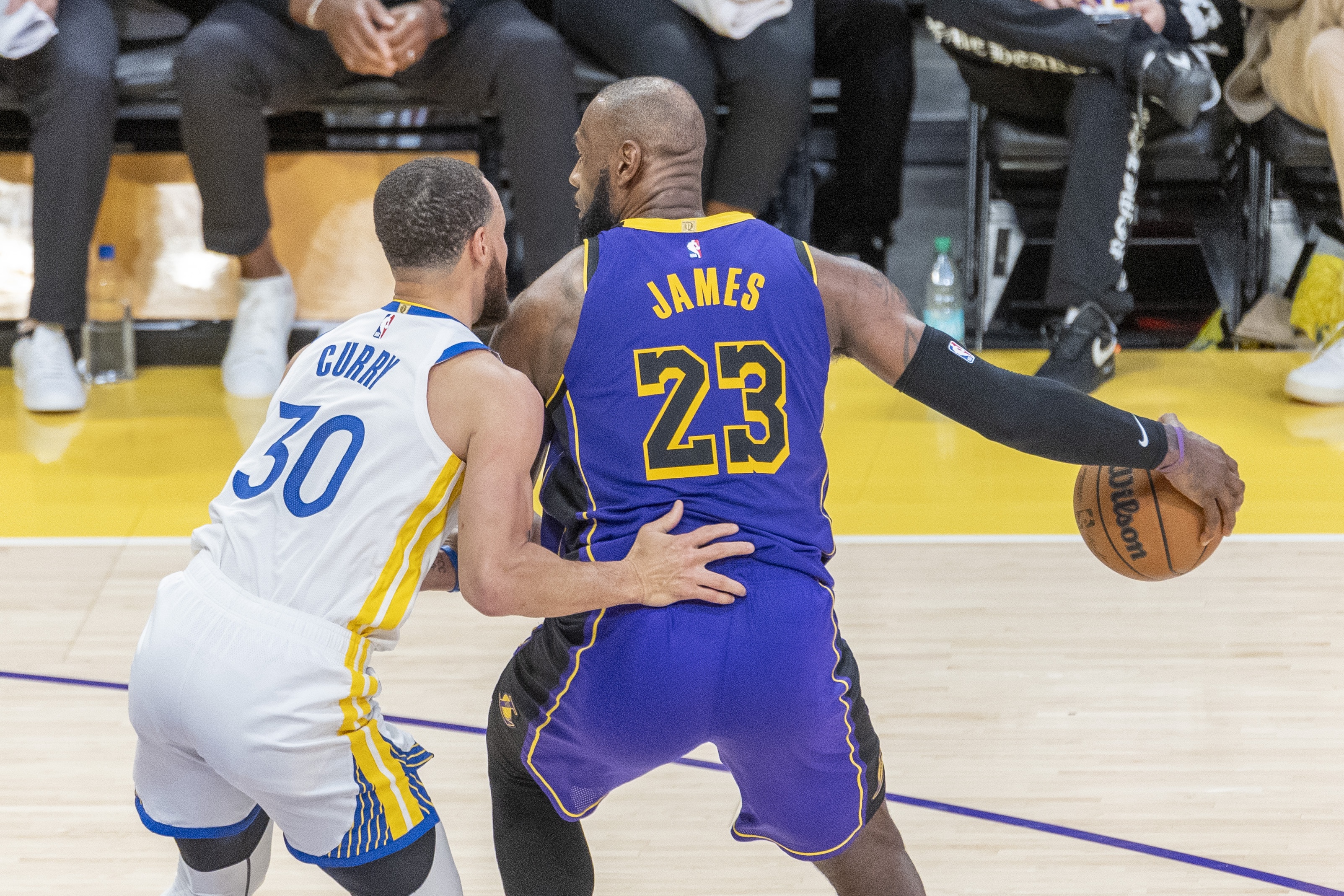 勇士翻盘广东队，库里关键制胜的简单介绍