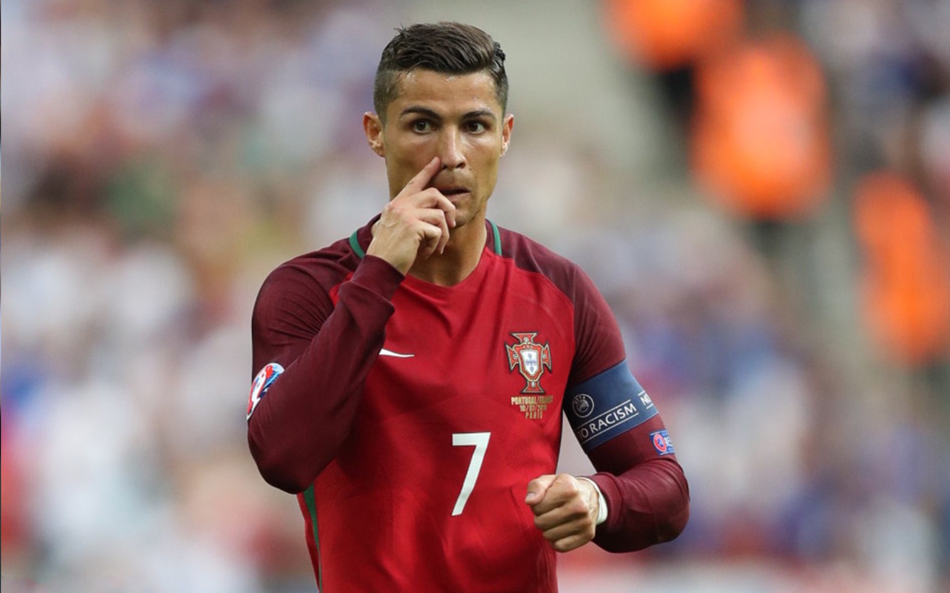 赛道与球场,霍勒迪的双重接管